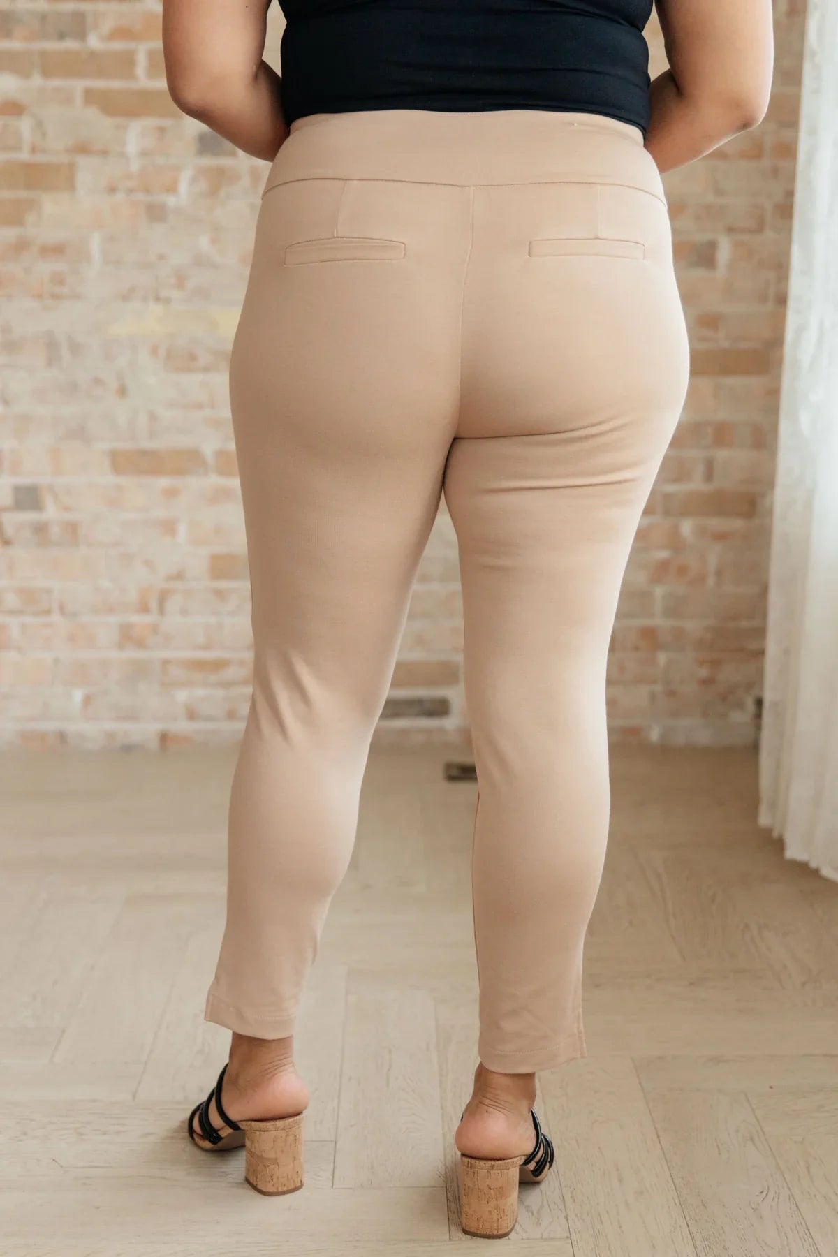 Achieve effortless style and comfort with our Magic Skinny Pants! These high rise pants feature a slim fit and ponte knit for a flattering silhouette