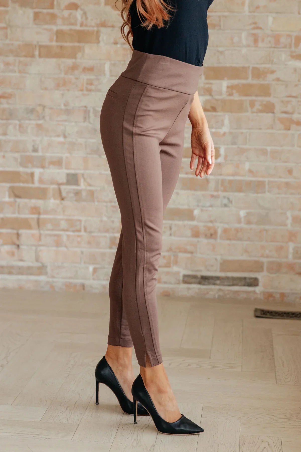 Achieve effortless style and comfort with our Magic Skinny Pants! These high rise pants feature a slim fit and ponte knit for a flattering silhouette