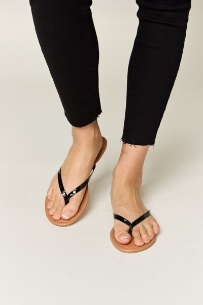 The Faux leather material provides a sleek and durable look similar to genuine leather, while being more affordable and animal-friendly. The open toe design adds a touch of elegance and breathability, making these sandals suitable for various occasions from casual outings to more formal events