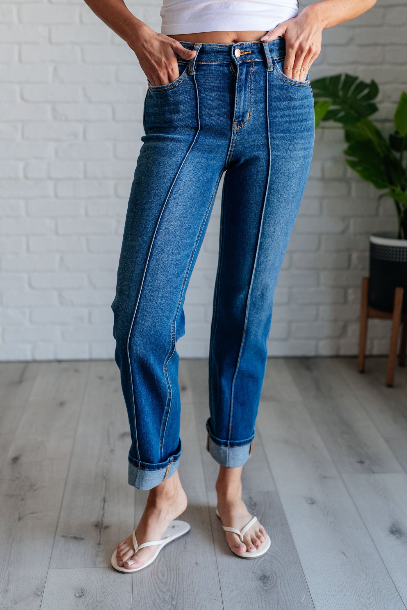 Effortlessly step up your denim game with our Campbell High Rise Seam Detail Straight Jeans from Judy Blue