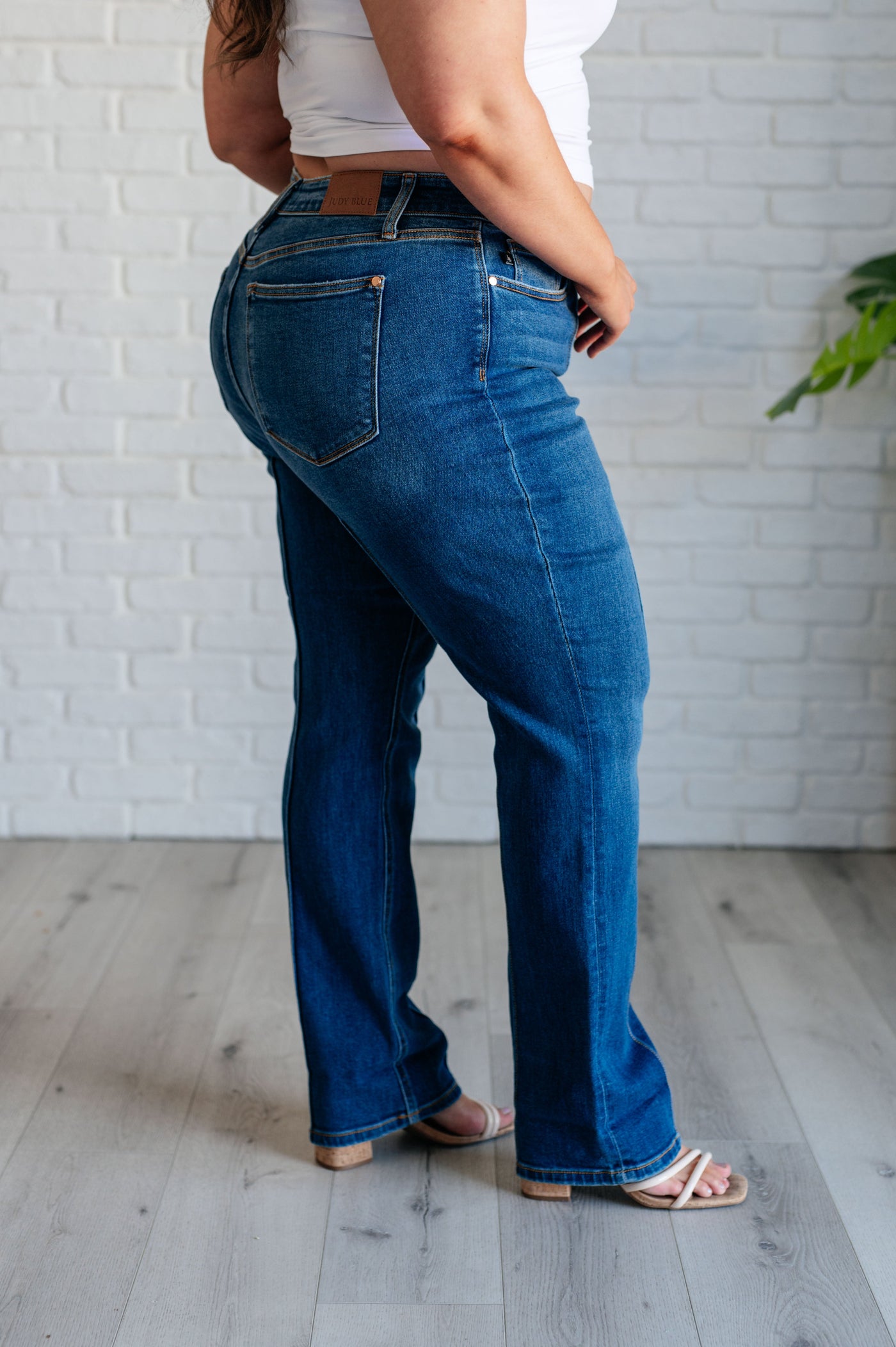 Effortlessly step up your denim game with our Campbell High Rise Seam Detail Straight Jeans from Judy Blue