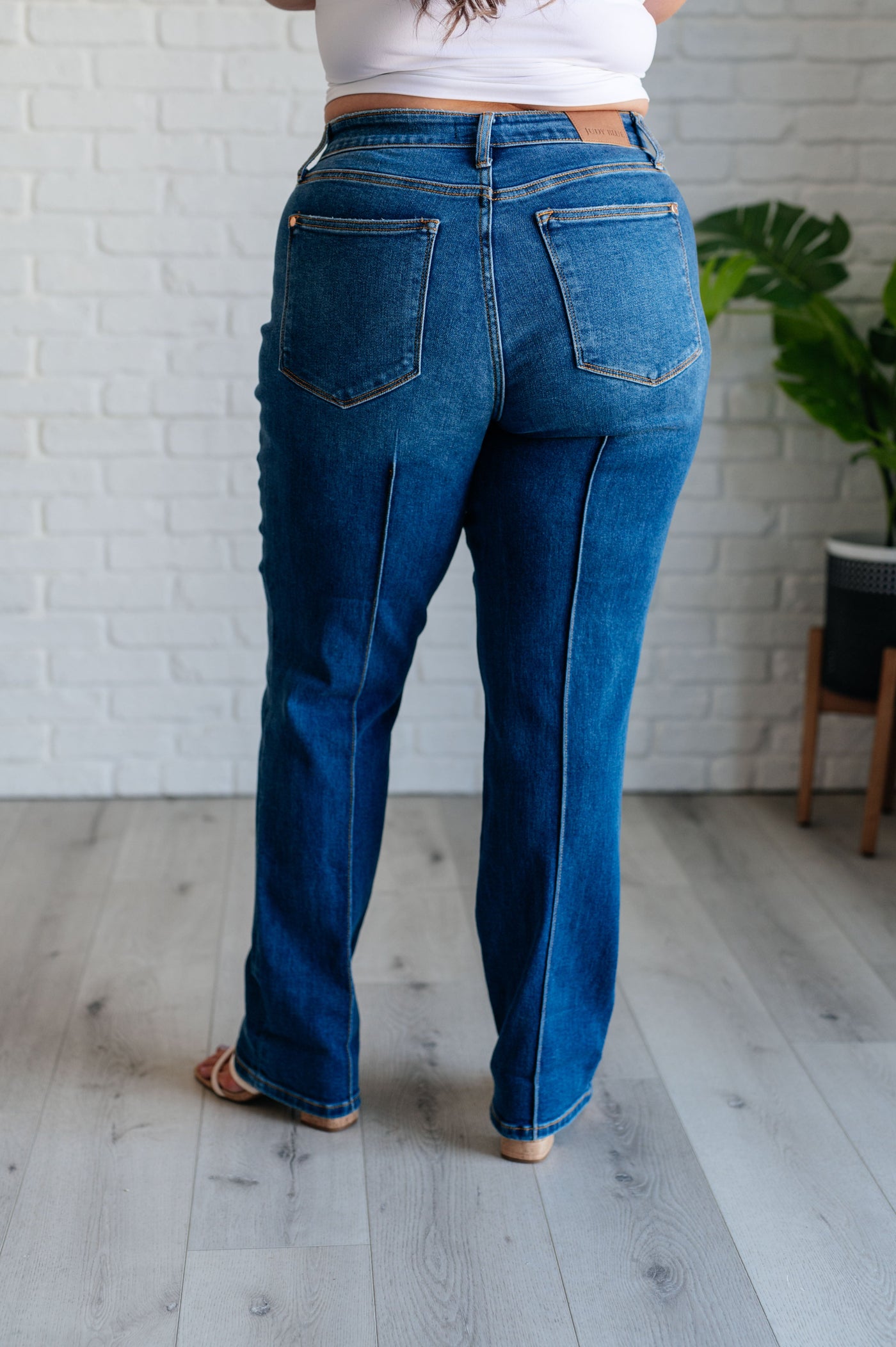 Effortlessly step up your denim game with our Campbell High Rise Seam Detail Straight Jeans from Judy Blue