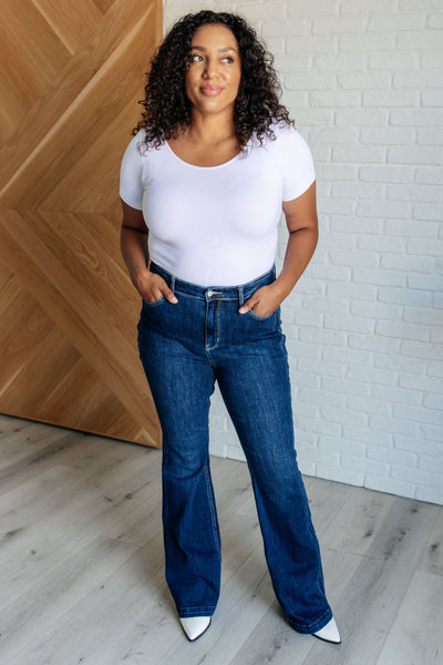 These high waisted, non-distressed jeans feature a dark wash and unique offset side seam detail for a flattering fit