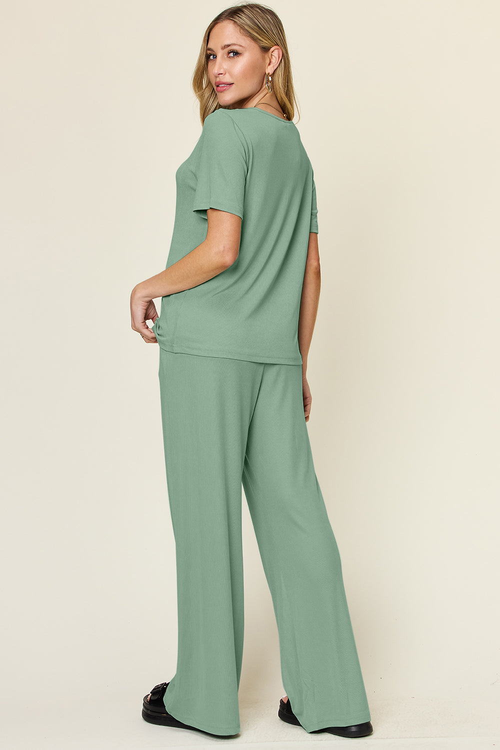 Expertly crafted, this set combines a classic round neck short sleeve t-shirt with stylish wide leg pants