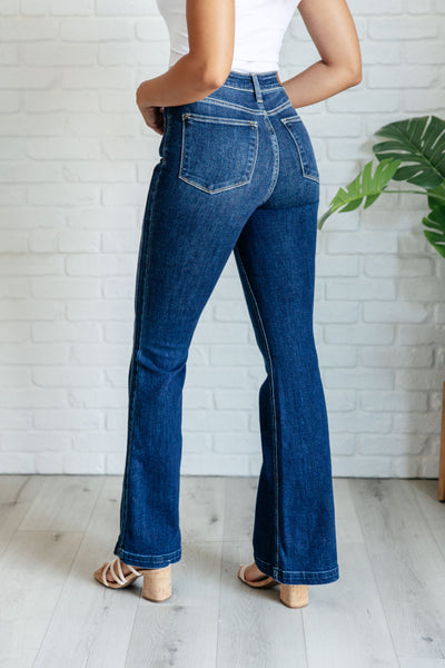 These high waisted, non-distressed jeans feature a dark wash and unique offset side seam detail for a flattering fit