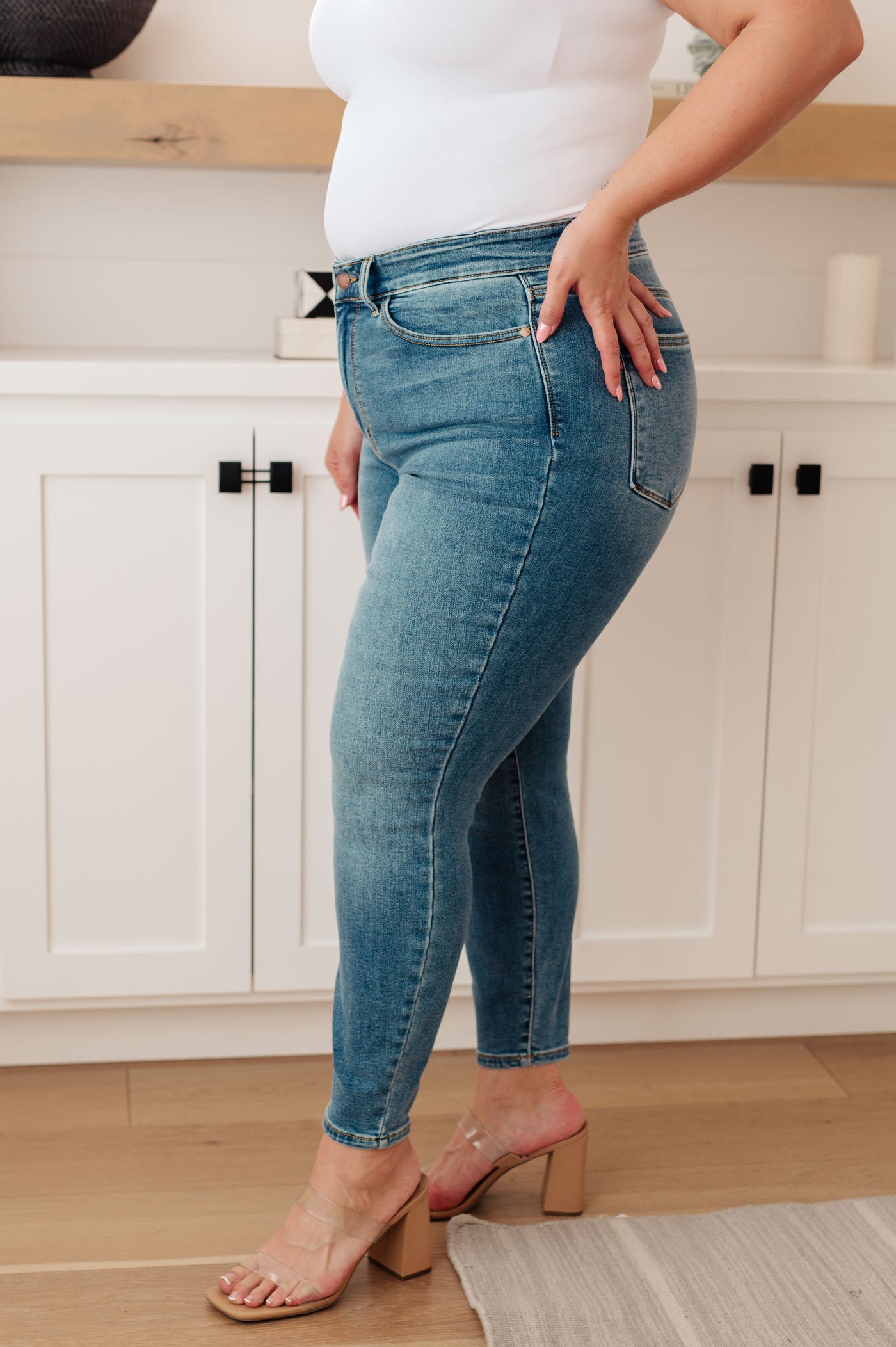 Stay comfortable and stylish in these Bryant High Rise Thermal Skinny Jeans from Judy Blue. Made with brushed thermal denim, they provide a soft and warm feel that's perfect for colder months