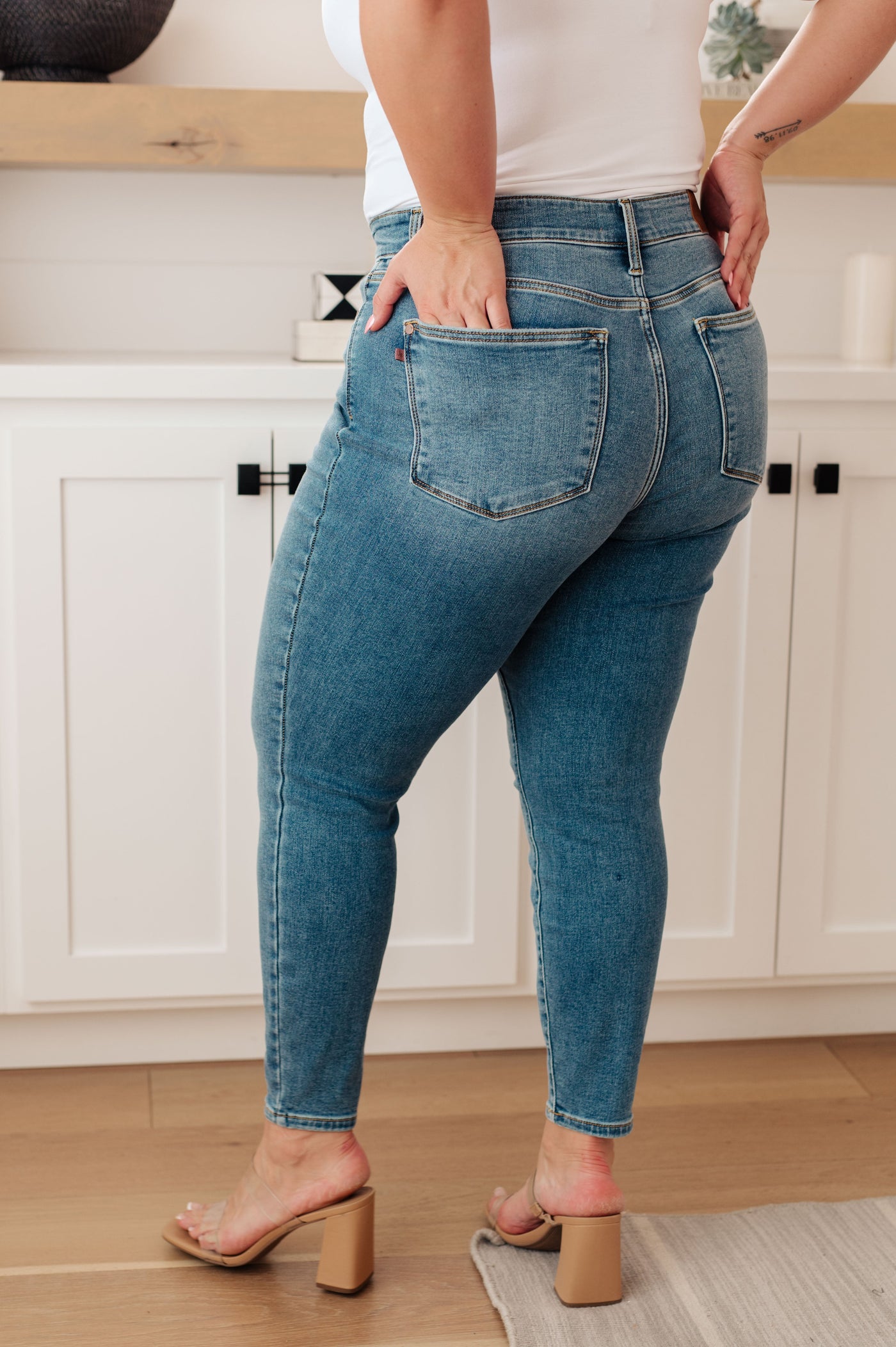 Stay comfortable and stylish in these Bryant High Rise Thermal Skinny Jeans from Judy Blue. Made with brushed thermal denim, they provide a soft and warm feel that's perfect for colder months