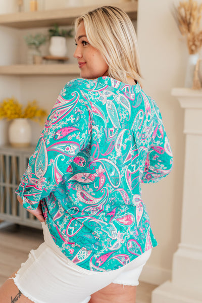 Transform your closet with the Lizzy Top in Aqua and Pink Paisley. Made from Bulgari, this top features a gabby neckline and button rolled sleeve tabs for a comfortable, yet eye-turning piece.