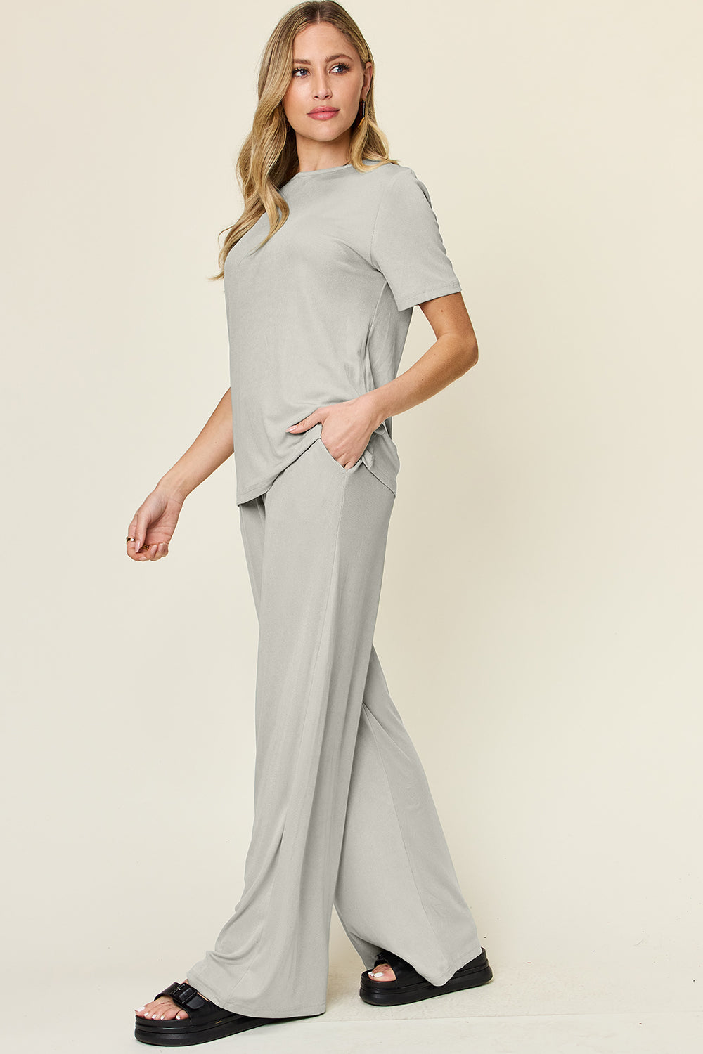 Expertly crafted, this set combines a classic round neck short sleeve t-shirt with stylish wide leg pants