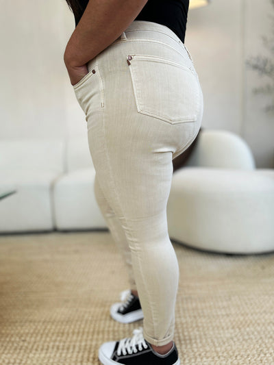 These jeans are designed to give you an effortlessly slim and flattering look. With their high-rise waist and tummy control panel, they provide the perfect amount of support and comfort.