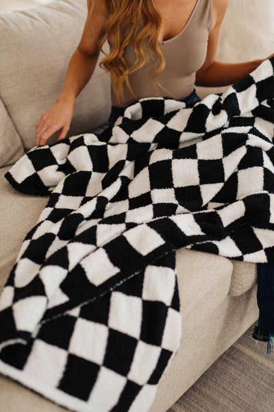 Cozy up with Penny! This shareable sized blanket offers the ultimate Cuddle Culture experience, with a trendy checkered print and the softest cloud-like plush fabric you've ever felt.