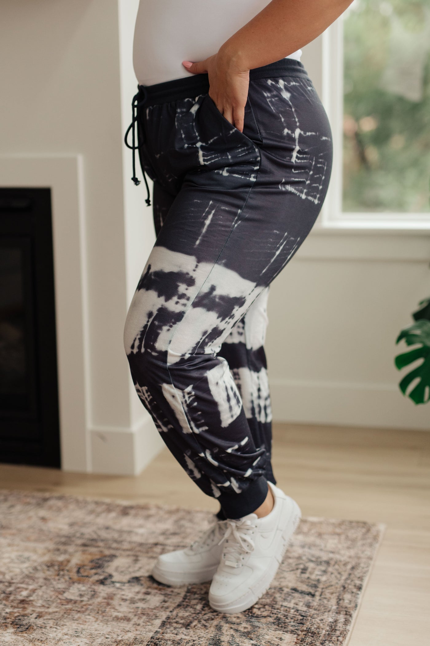 With a tie dye pattern, jogger silhouette and elastic waistband with drawstring, you’ll be on trend and comfortable all day.