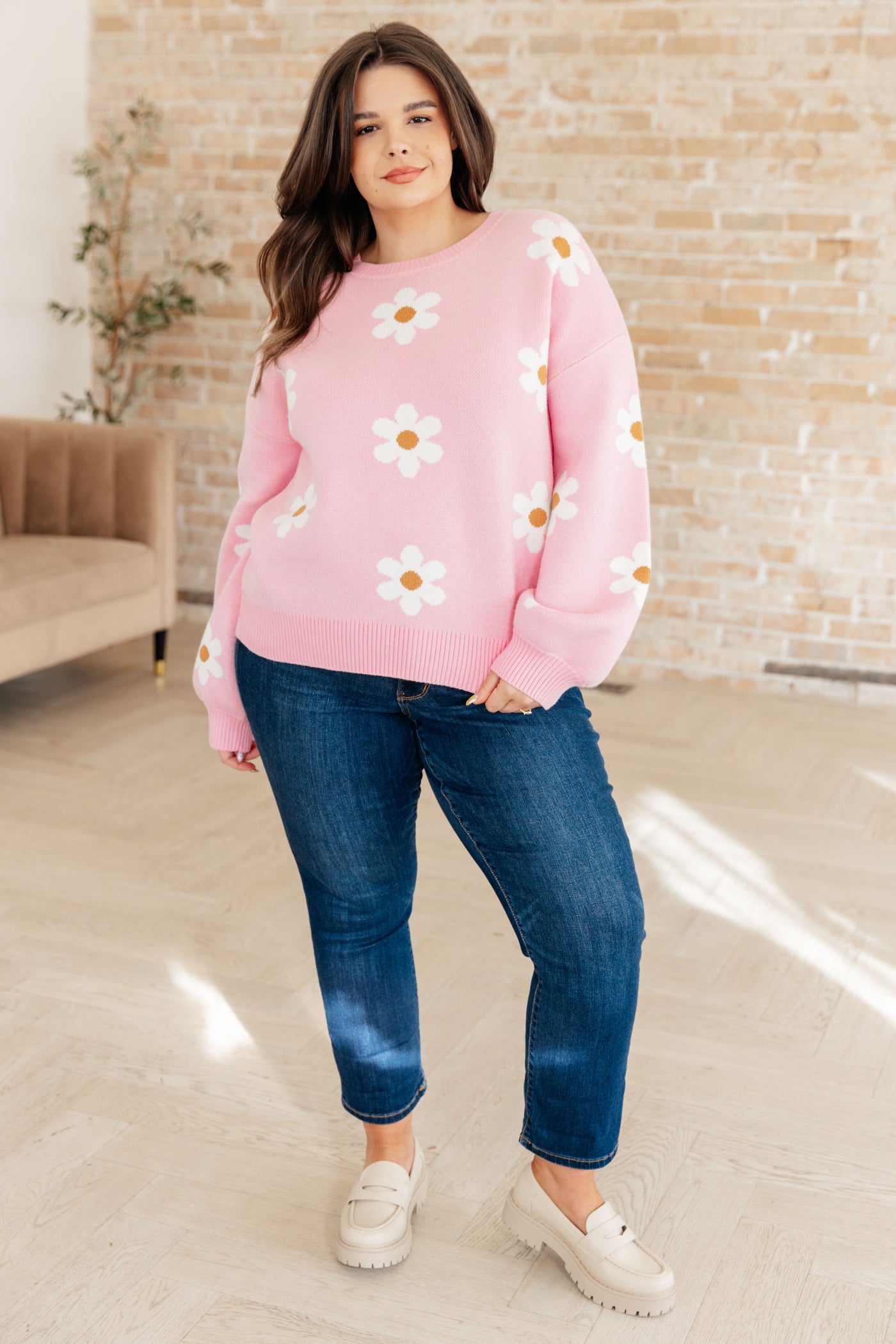 Stay cozy and carefree in our Don't Worry About a Thing Floral Sweater! Made with a medium knit and featuring a drop shoulder, ribbed neckline, hemline, and sleeve cuff