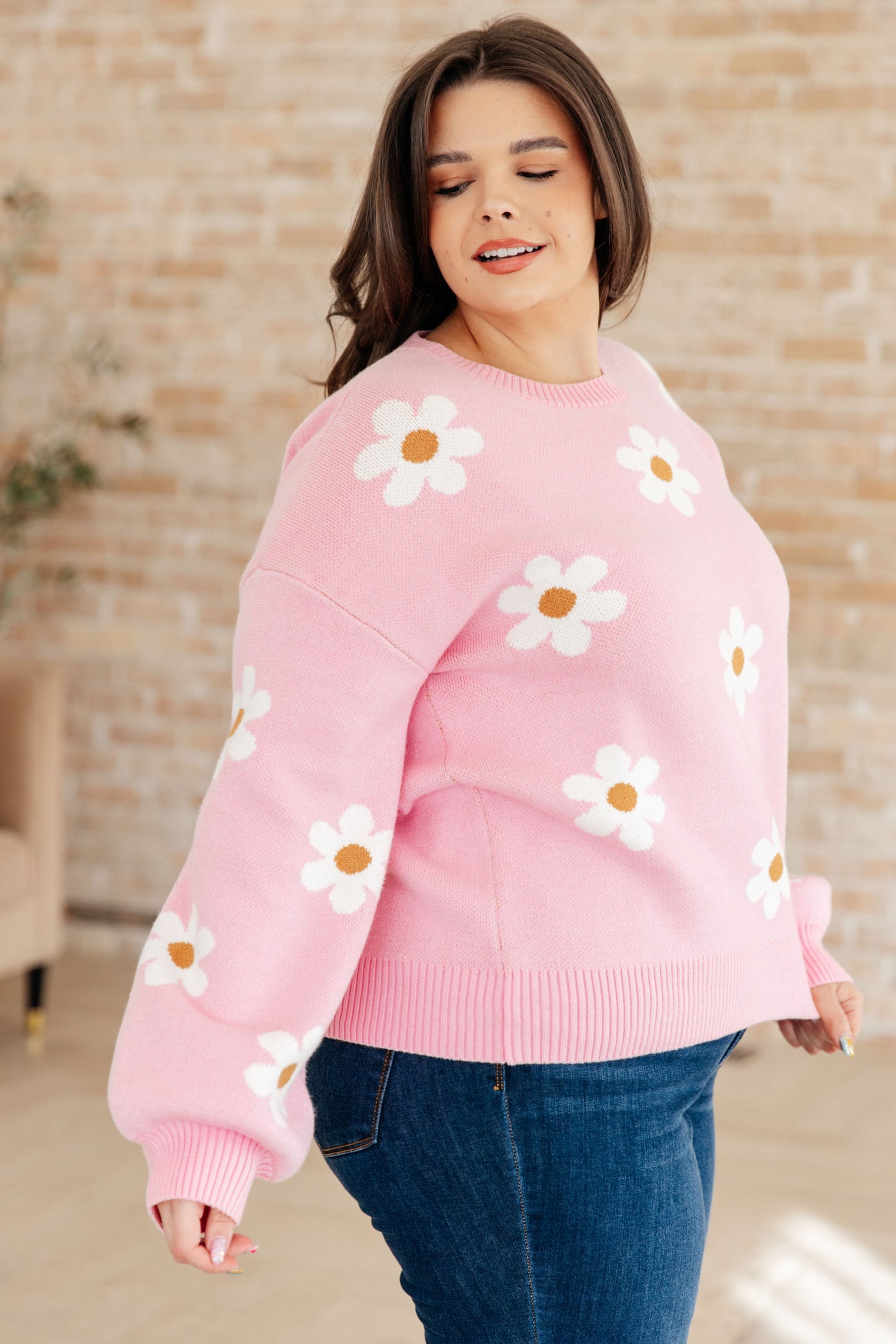Stay cozy and carefree in our Don't Worry About a Thing Floral Sweater! Made with a medium knit and featuring a drop shoulder, ribbed neckline, hemline, and sleeve cuff