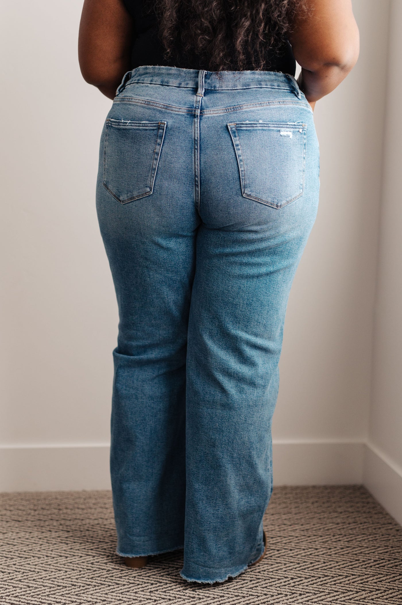 These jeans feature a high rise, zip fly and wide leg for an effortlessly stylish look, and the rigid denim and raw hem provide a timeless feel you will love.