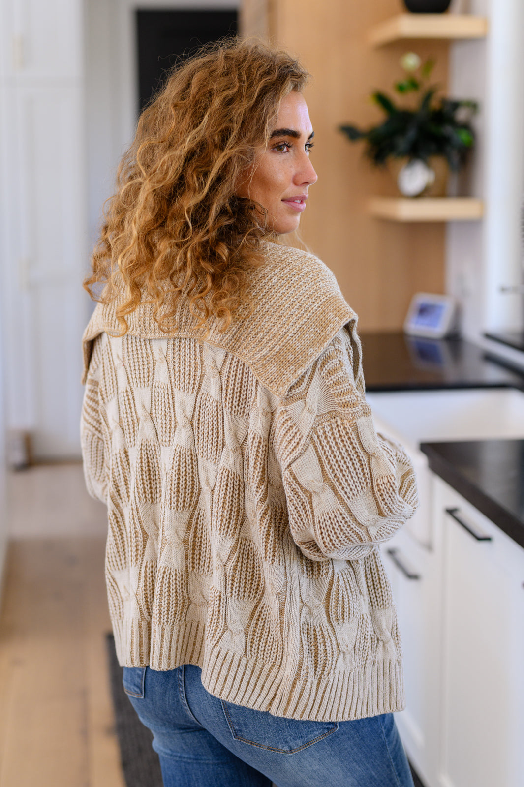 Its cable knit checkered pattern creates an eye-catching design, while its ribbed shawl collar and open front make this cardigan perfect for those cooler evenings
