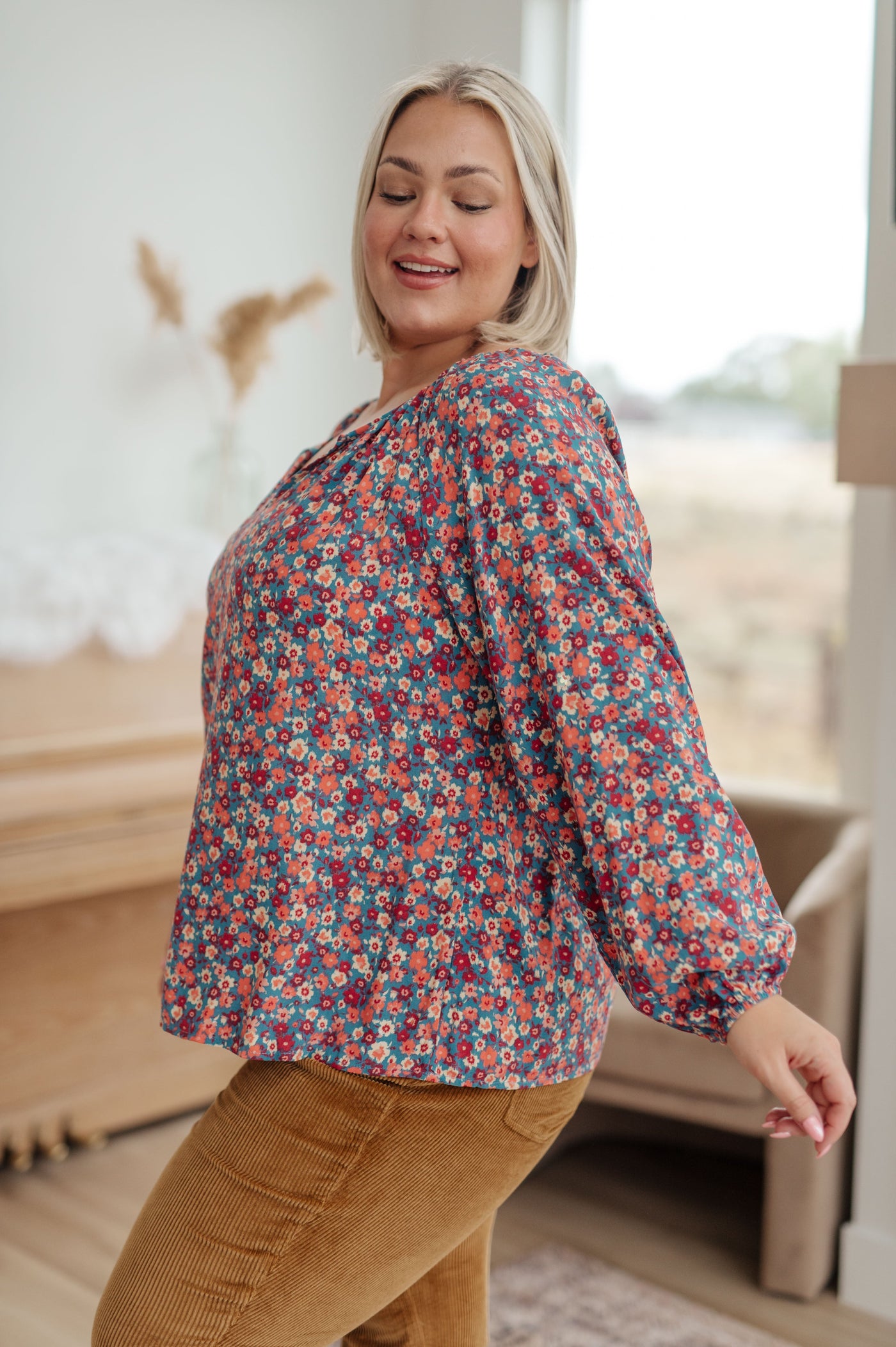 Treat yourself to a beautiful look with this Sunday Brunch Blouse. Featuring a gathered v-neckline with balloon sleeves, it's designed to be easy to wear while still maintaining a feminine style